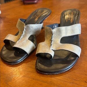 Donald Pliner Women’s size 9 Gold Kitten Heel Sandals with dust bag